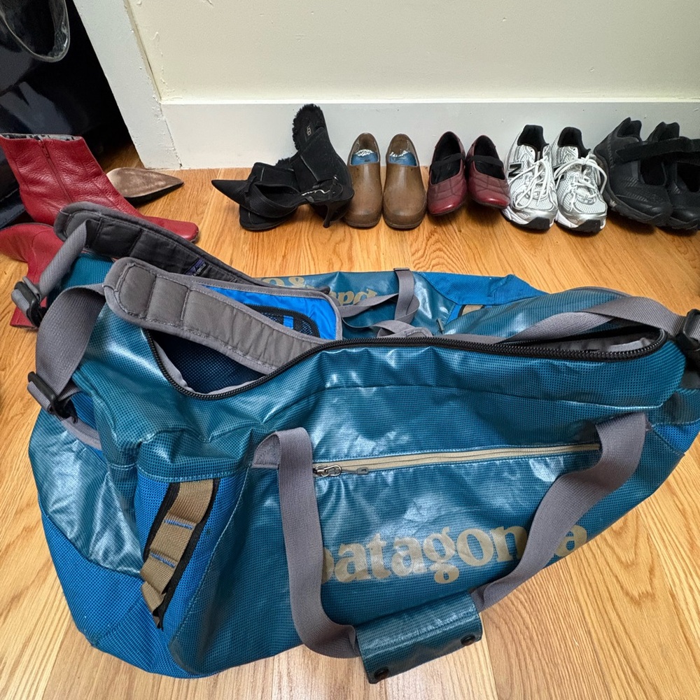 Patagonia Black Hold Duffel Blue 90L